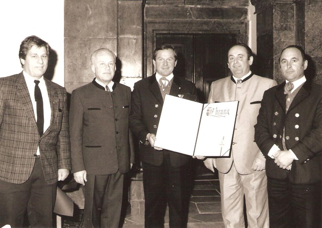 1988 - Ehrung vom Landeshauptmann