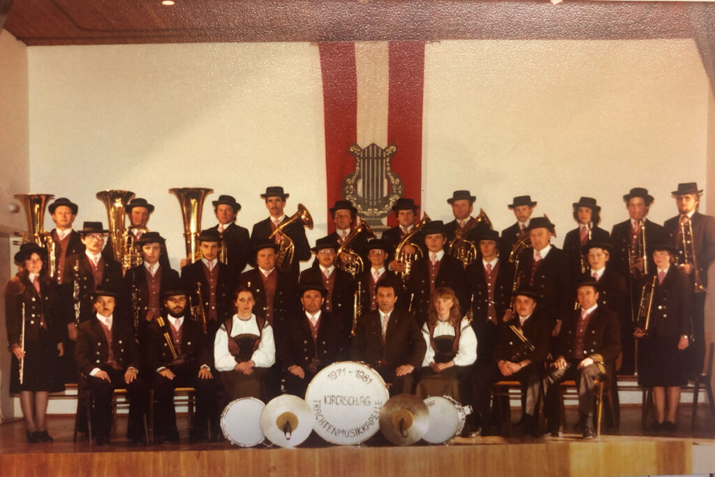 Erste Tracht Gruppenfoto Musikverein Kirchschlag