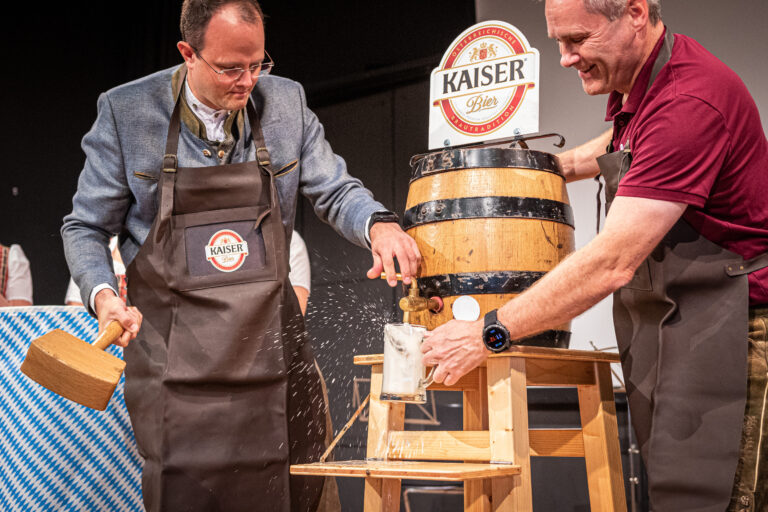 Mehr über den Artikel erfahren Tag der Tracht und Musik